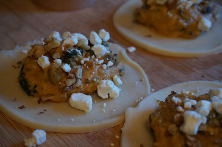 Spoon about 1 tbsp filling onto each disc.