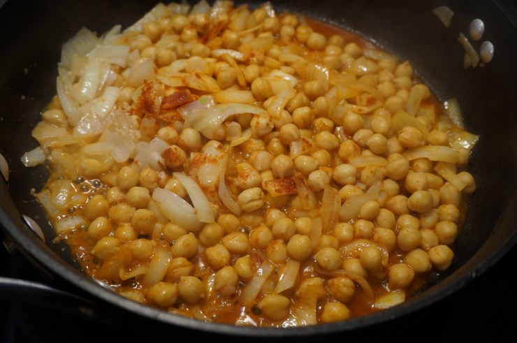 Cook onions, garlic and chickpeas.